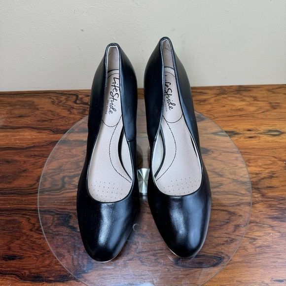 LifeStride Julia Platform Pump in black - Picture 3 of 15